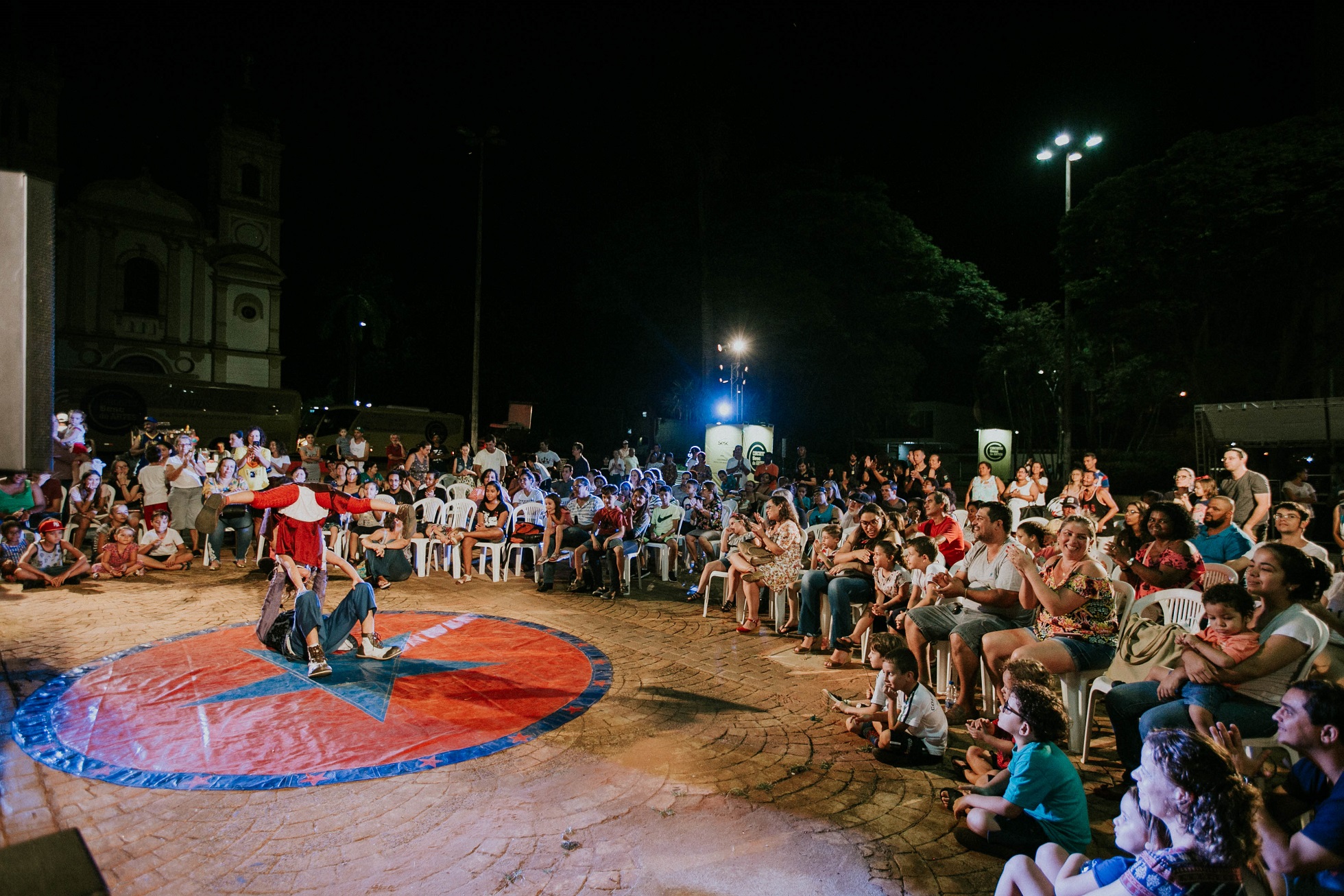 CIRCUITO SESC DE ARTES TRAZ DIVERSAS ATRAÇÕES GRATUITAS  PARA PRAÇAS E PARQUES