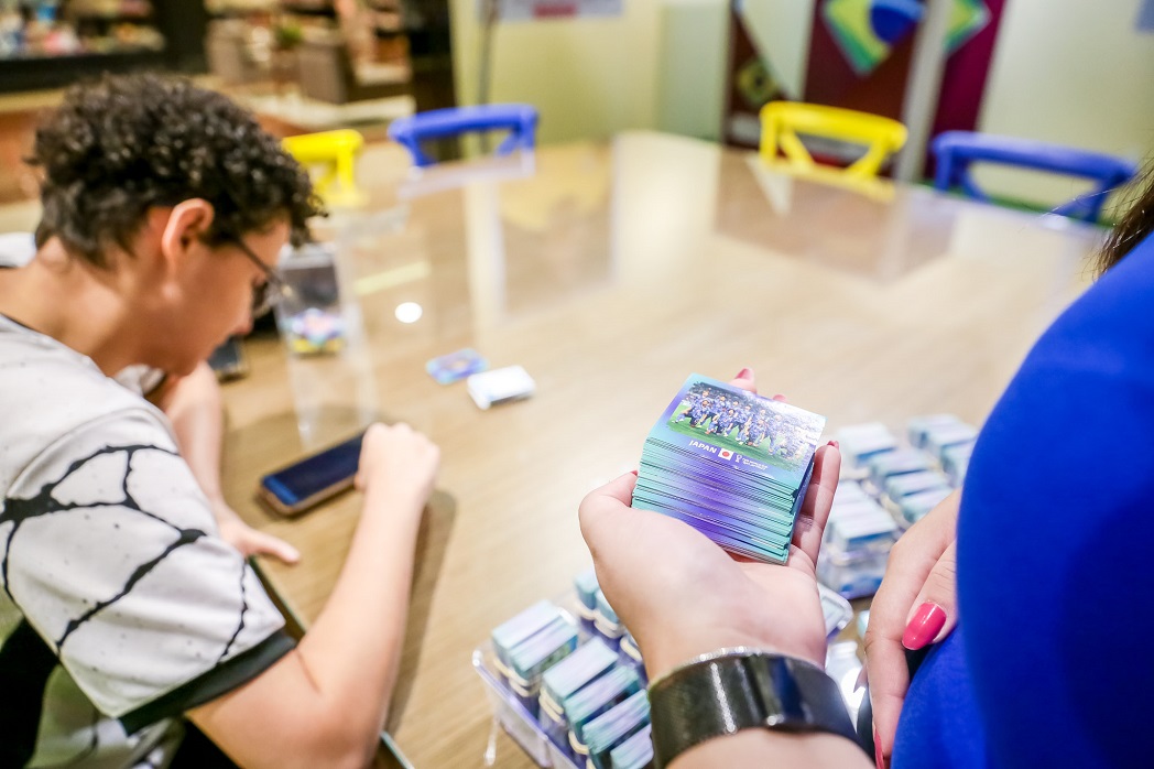 Espaço de troca de figurinhas da Copa do Mundo fica até o dia 31 de dezembro no RibeirãoShopping