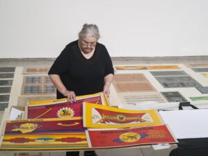 Itinerância da exposição Fabricação Própria da artista Lotus Lobo chega ao Sesc Ribeirão