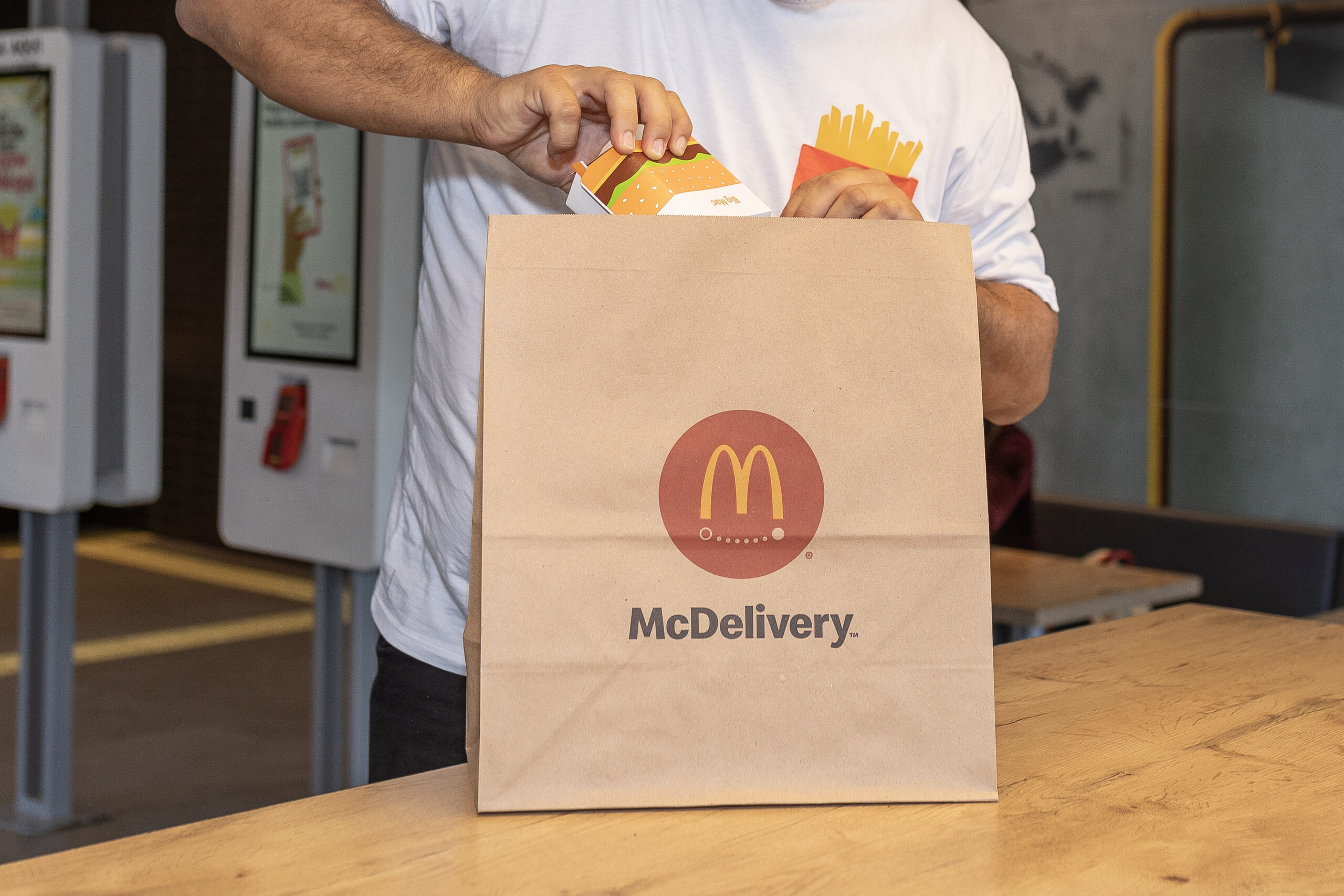 Sem descartáveis plásticos no delivery, McDonald’s se junta à iniciativa Amigos da Natureza do iFood