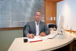 Ortopedista explica como evitar a “Síndrome do Pescoço de Texto”