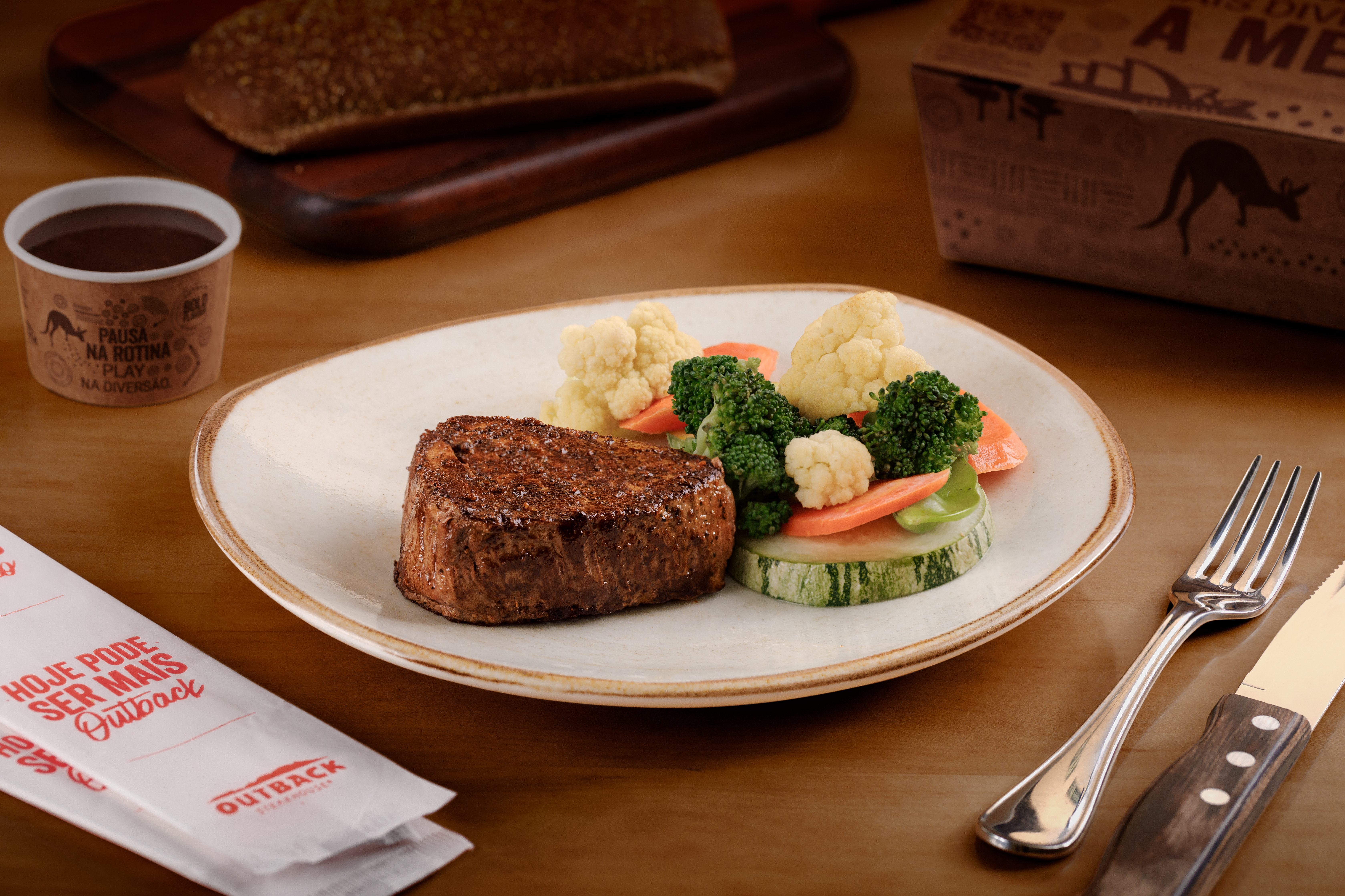 Outback presenteia fãs com sua famosa faca para steaks