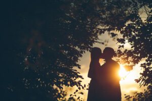  Dia do Beijo: ato traz inúmeros benefícios para a saúde