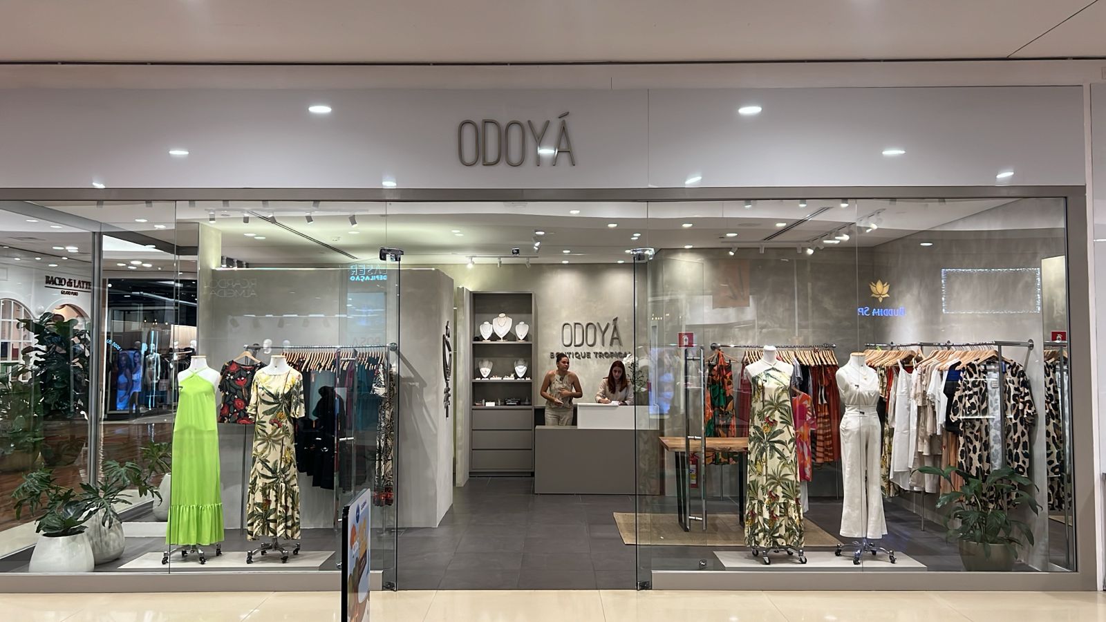 Marca autoral de moda feminina abre as portas no RibeirãoShopping