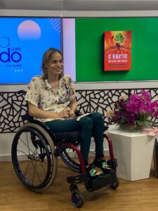 ShoppingSantaÚrsula recebe lançamento do primeiro livro de Poliana David