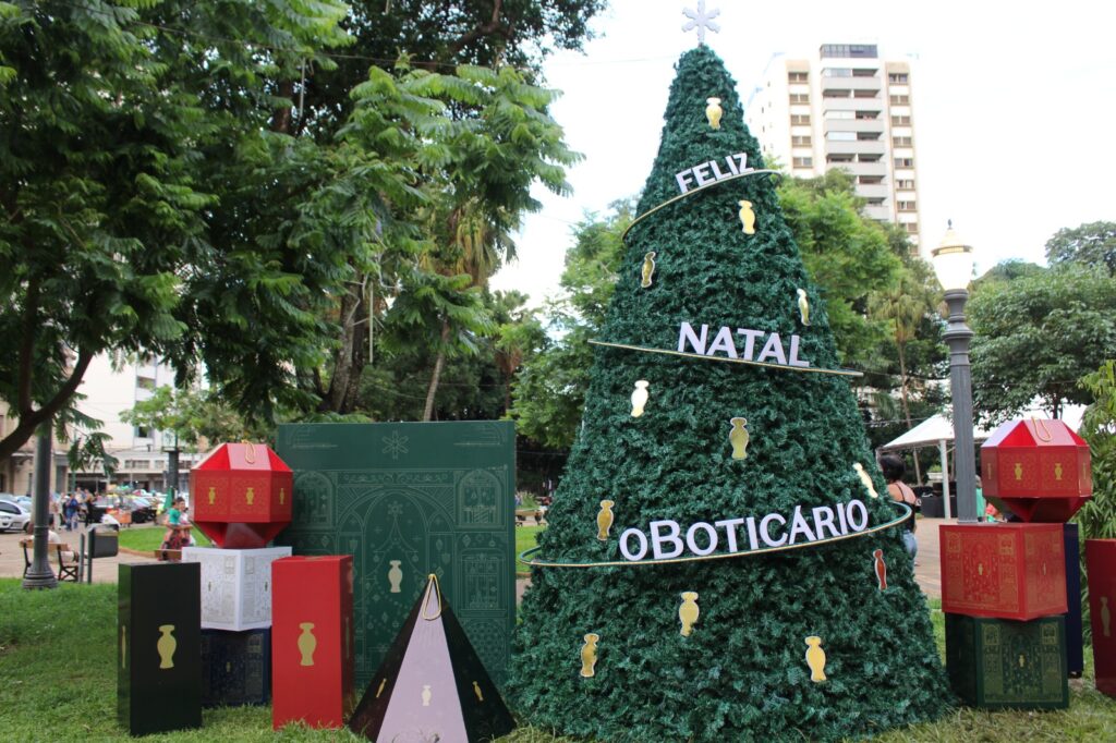 Natal do Boticário chega a Ribeirão Preto com árvore iluminada no Centro