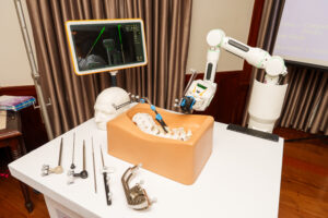 Hospital São Lucas é pioneiro e adquire robô para cirurgias de coluna