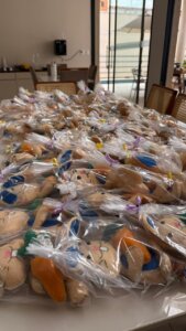 Idosos e crianças se unem em ação de Páscoa em Ribeirão Preto