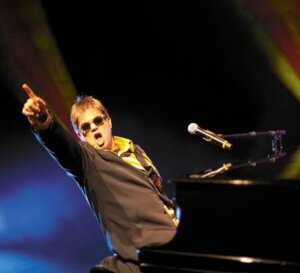 Maior tributo a Elton John chega ao Teatro Municipal de Ribeirão Preto em agosto