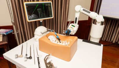 Hospital São Lucas é pioneiro e adquire robô para cirurgias de coluna