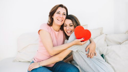 Mãe, sociedade e sobrecarga: o desafio de romper com o piloto automático do gênero