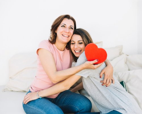 Mãe, sociedade e sobrecarga: o desafio de romper com o piloto automático do gênero