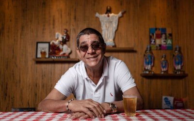 *ARQUIVO* RIO DE JANEIRO, RJ, 16.09.2019 - O cantor Zeca Pagodinho no bar que ele abriu há um ano na Barra da Tijuca, no Rio de Janeiro. (Foto: Zô Guimarães/Folhapress)