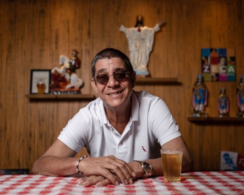 *ARQUIVO* RIO DE JANEIRO, RJ, 16.09.2019 - O cantor Zeca Pagodinho no bar que ele abriu há um ano na Barra da Tijuca, no Rio de Janeiro. (Foto: Zô Guimarães/Folhapress)