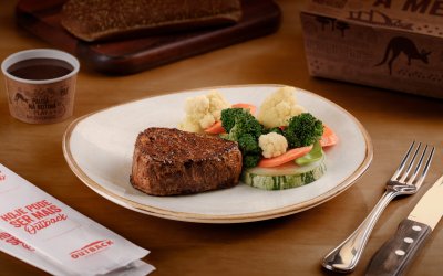 Outback presenteia fãs com sua famosa faca para steaks