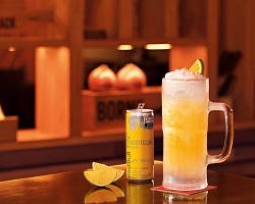 Outback lança drink com a cara do verão em parceria com a Red Bull