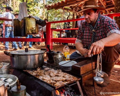Queima do Alho preserva tradição das comitivas boiadeiras na Festa do Peão de Barretos