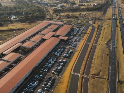 Decoração ‘Fábula dos Sonhos’ marca abertura da temporada de Natal no Santa Maria Outlet