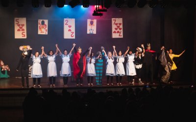 Alice no País das Maravilhas encerra Mostra de Teatro da Alma com apresentação gratuita em Ribeirão Preto