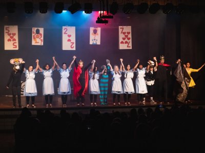 Alice no País das Maravilhas encerra Mostra de Teatro da Alma com apresentação gratuita em Ribeirão Preto