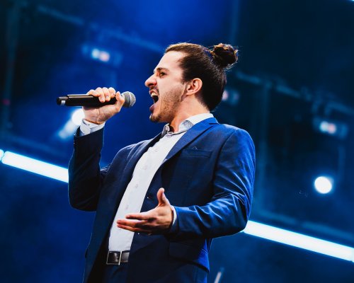 Quarteto e Coral Alma apresentam pocket show com André Luiz no RibeirãoShopping