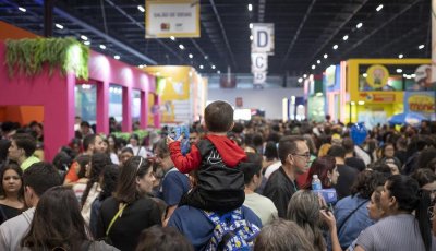 Bienal do Livro de São Paulo bate recorde, mas desafio é formar leitores desde a infância
