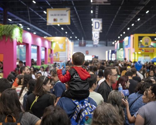 Bienal do Livro de São Paulo bate recorde, mas desafio é formar leitores desde a infância