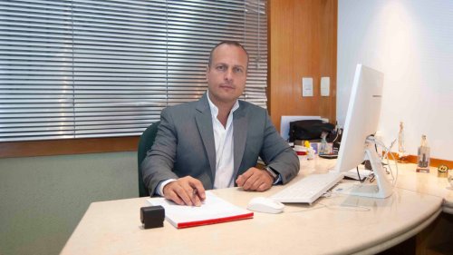 Ortopedista explica como evitar a “Síndrome do Pescoço de Texto”