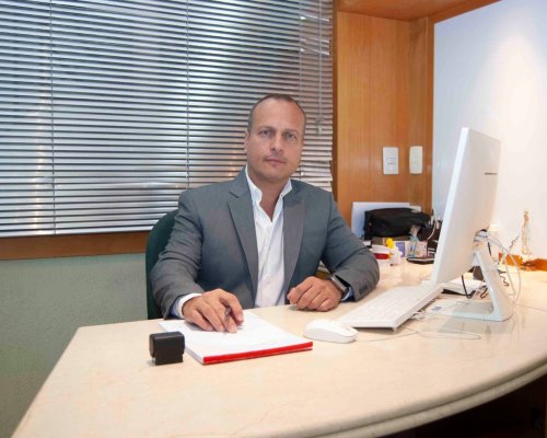 Ortopedista explica como evitar a “Síndrome do Pescoço de Texto”