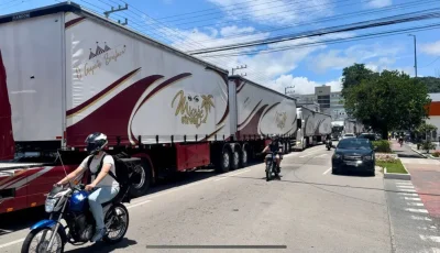 Comboio do Mirage Circus chega à Goiânia
