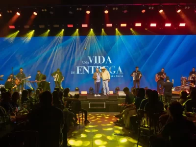 João Naves, presidente da Rodonaves, grava álbum com cantores sertanejos  