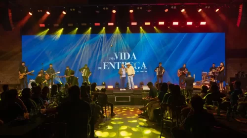 João Naves, presidente da Rodonaves, grava álbum com cantores sertanejos  