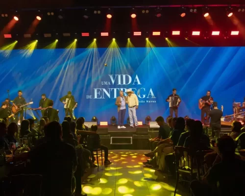 João Naves, presidente da Rodonaves, grava álbum com cantores sertanejos  