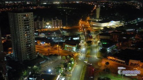 Conecta celebra 50 mil pontos de luz modernizados e redução do tempo de espera dos chamados de manutenção