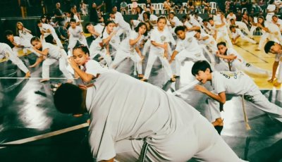 Arte e Ginga leva capoeira gratuita a crianças e adolescentes da região
