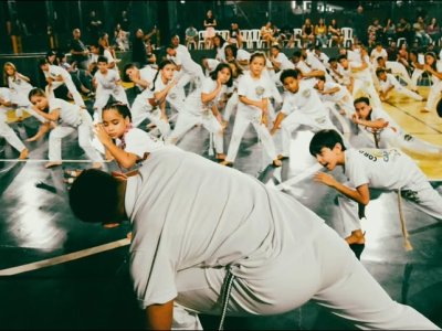 Arte e Ginga leva capoeira gratuita a crianças e adolescentes da região