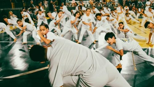 Arte e Ginga leva capoeira gratuita a crianças e adolescentes da região