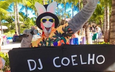 Páscoa no Hot Beach terá DJ Coelho, pocket show temático, oficina de chocolate e caça aos ovos