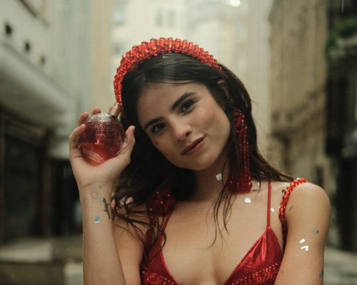 Giulia Be conta histórias de romances em nova campanha do Boticário