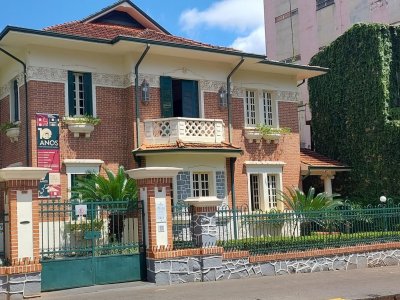 Museu Casa da Memória Italiana celebra centenário da construção de seu edifício com livro de memórias