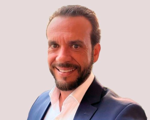 Campanha de doação de sangue marca transição visual da linha clássica da Santa Maria