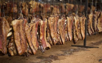 Vila Bárbaros BBQ. traz técnica exclusiva de preparo do churrasco para Ribeirão Preto
