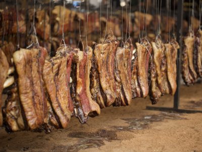 Vila Bárbaros BBQ. traz técnica exclusiva de preparo do churrasco para Ribeirão Preto