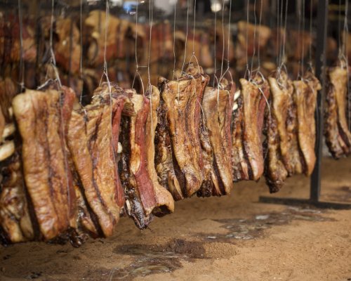 Vila Bárbaros BBQ. traz técnica exclusiva de preparo do churrasco para Ribeirão Preto