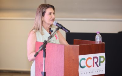 Desfile Rosa reúne 400 pessoas e celebra histórias de superação em Ribeirão Preto