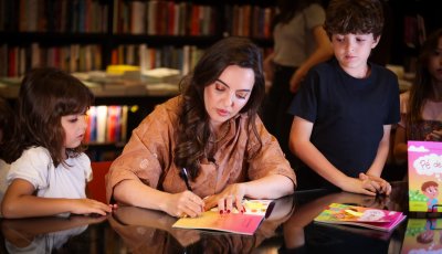 Carolina Mendonça lança primeiro livro infantil e aproxima crianças da natureza em Ribeirão Preto