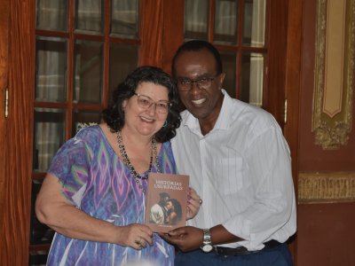 Lançamento do livro “Histórias Usurpadas”, do escritor André Luiz da Silva