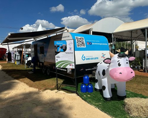 Caravana Giro do Leite participa do Encontro de Produtores de Leite em Cássia dos Coqueiros