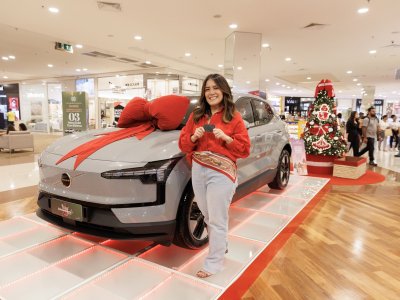 Moradores de Ribeirão Preto são contemplados em campanha de Natal do RibeirãoShopping e irão levar para casa um Volvo EX30 Core elétrico
