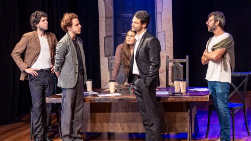 Sucesso de Bilheteira pelo País, a Peça O Homem Mais Inteligente da História